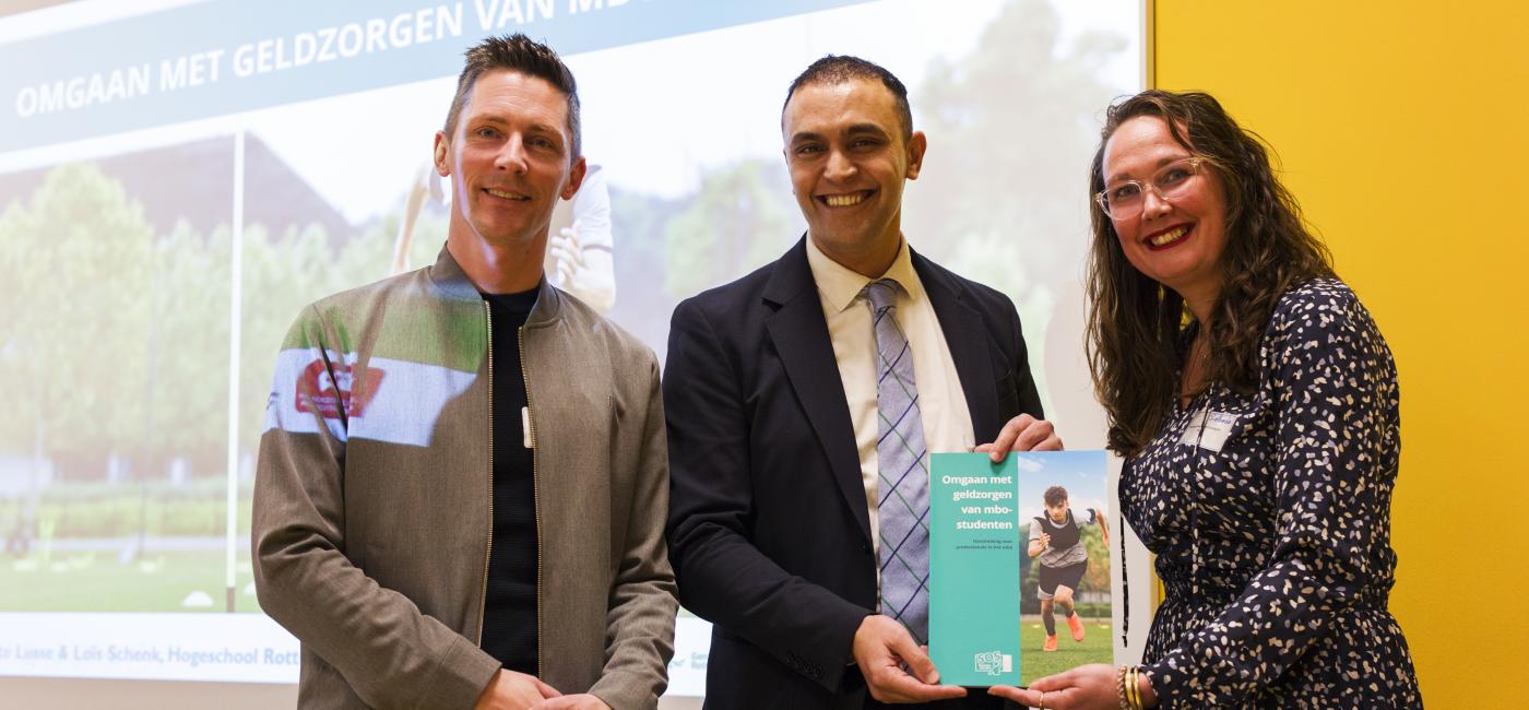 Faouzi Achbar, wethouder Welzijn, Samenleven, Sport en Digitale Inclusie bij de gemeente Rotterdam, Jethro Bos, directeur Startcollege Zadkine en Gerdien Hoogmoed-Compagnie